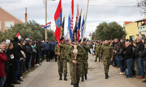 'Moj je vojnik bio mučen živ, rezali su mu uši, klali ga. To su promatrale zarobljene žene iz Škabrnje'