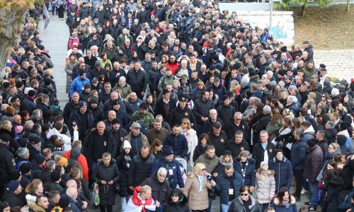 'Sve nas je danas okupila žrtva poginulih branitelja i civila Grada Vukovara, Škabrnje i čitave domovine'
