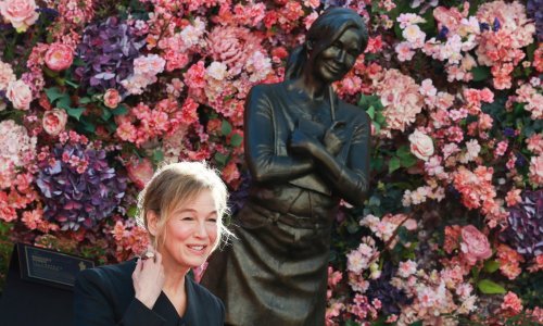 Legendarna Bridget Jones dobila svoj kip u Londonu