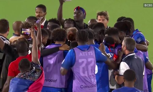 Pogledajte lude scene nakon povijesne utakmice; svi su gledali u mobitel, a onda...