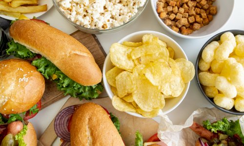 Ukusni, ali i - smrtonosni: Gazirani sokovi i fast-food povećavaju rizik od čak 12 bolesti