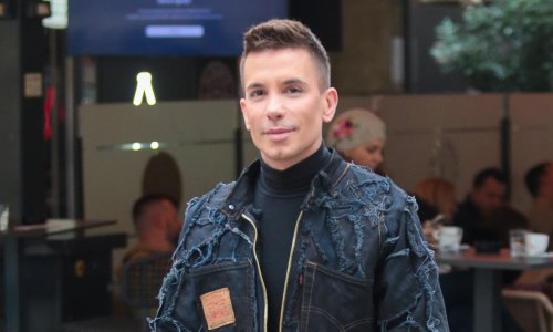 Ne znam kako mi je ovaj mladi glumac promaknuo, ali njegov me outfit pogodio ravno u očni živac