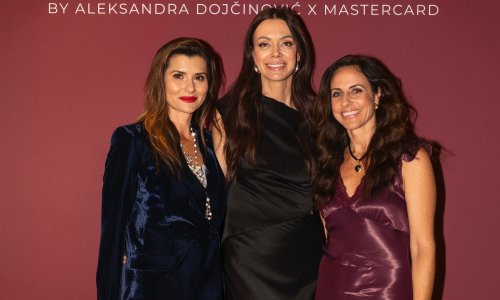 Samozatajna supruga našeg ministra zablistala u hit haljini koja je svima zapela za oko