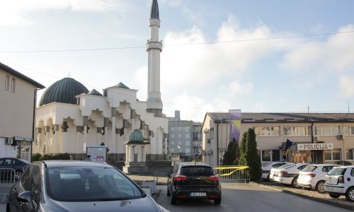 Opsadno stanje kod Tuzle: Osoba poginula u pljački zlatarnice, pljačkaši u bijegu