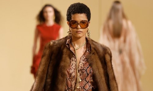 Vraćaju se hit suknje: Vrhunski idu uz čizme i kapute, a uz to peglaju figuru