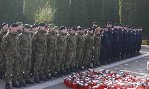 FOTO U Vukovaru mimohodom i molitvom odana počast žrtvama Ovčare