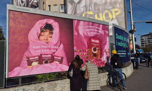Zagrepčani mazili reklamu i 'brali' kavu s billboarda u režiji Barcaffèa i Pro Media Grupe