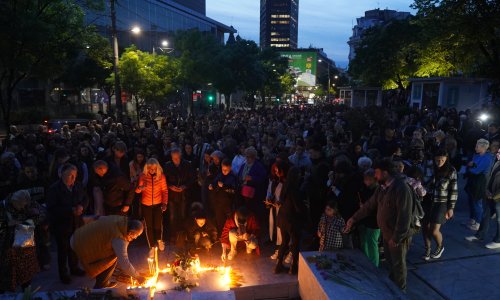 Ukinute presude roditeljima dječaka koji je počinio masovno ubojstvo u školi u Srbiji