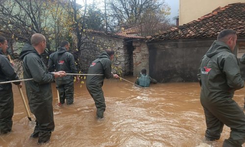 Poplave u Albaniji: Jedna žena poginula, stotine stanovnika evakuirane