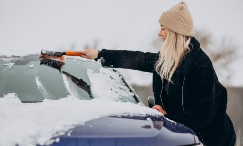 Zaleđena vjetrobranska stakla više nisu problem - rješenje se krije u svakoj kuhinji