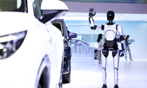 Ušao u Guinnessovu knjigu rekorda: Kineski humanoidni robot prešao 100 kilometara u tri dana