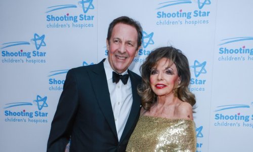 Joan Collins zablistala na glamuroznom balu: Izbacila nogu u haljini s visokim prorezom