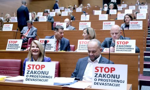 SDP i Možemo: Neka Vlada povuče zakone u korist krupnog kapitala, a na štetu građana