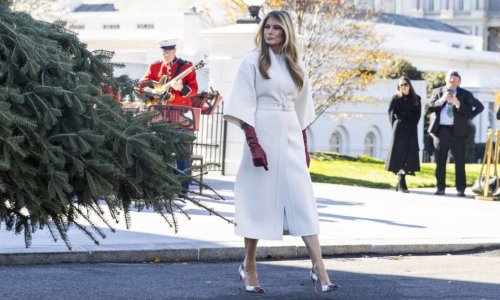 Elegantna božićna odjevna kombinacija Melanije Trump dobila je neugodnu usporedbu