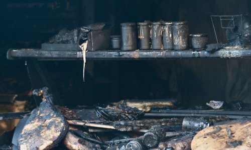 Policija uhitila 50-godišnjaka: Zapalio suncobrane, izgorio kiosk s pršutima