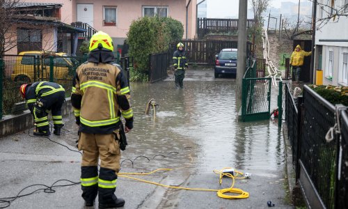 Ulice u Svetoj Klari ponovno pod vodom: Stanari na rubu živaca nakon svake kiše
