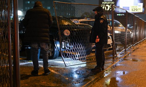 FOTO Krš u Zagrebu: Sletio s ceste i zabio se u ogradu auto servisa