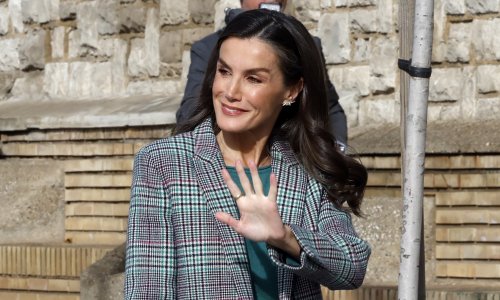 Zaboravite na klasične crne čizme: Ovo je hit model sezone, a jednako uspješno se nosi uz hlače i haljine