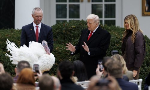 Trump je uspio i simpatičnu ceremoniju s puricama pretvoriti u politički skandal