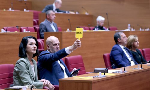 Oporba traži političku odgovornost za Mikulića, DP: 'Osuđujemo korupciju'