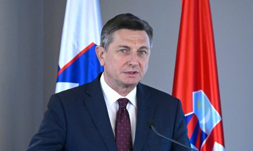 Bivši predsjednik uzburkao javnost provokativnim fotkama iz kreveta