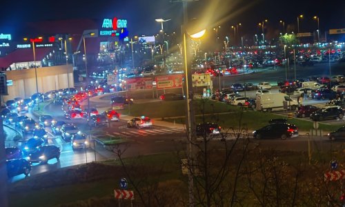 Uzbuna na Black friday: Zbog požara evakuiran Arena centar