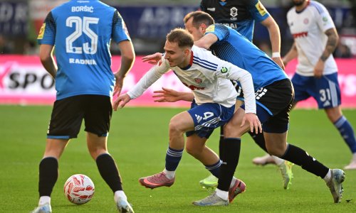 Duvnjak neviđenom golčinom s 25 metara šokirao Poljud. Pogledajte jedan od najluđih golova ikad