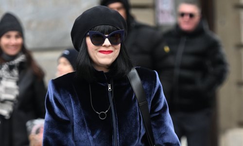 Mirela Holy prigrlila je vrući trend i ovim kaputom privukla poglede: Pogledajte tko je još bio na špici