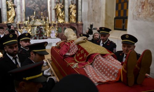 Relikvije Alojzija Stepinca stigle u Krašić: Do kraja godine bit će u crkvi Presvetoga Trojstva