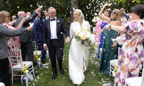 Premijerova supruga zablistala u prekrasnoj vjenčanici stvorenoj za zimska vjenčanja