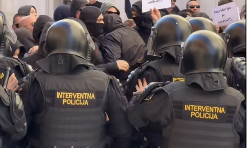 FOTO/VIDEO Niz incidenata u režiji zakrabuljenih huligana: U Zadru se sukobili s interventnom policijom