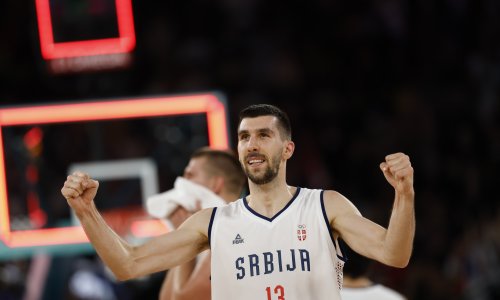 Srbija u dramatičnoj utakmici u Sarajevu pobijedila BiH u borbi za Svjetsko prvenstvo