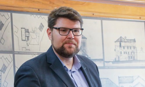 Ostao bez zaštitnog znaka: Peđa Grbin iznenadio javnost radikalnom promjenom imidža