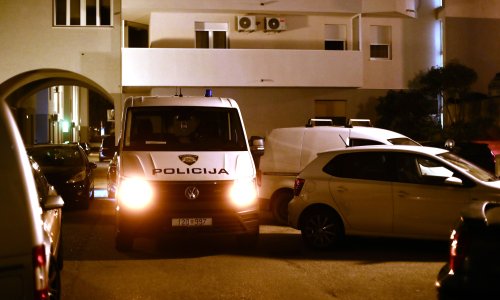 Muškarac preminuo nakon što je žvakao drogu tijekom policijskog ispitivanja: Ugrizao je policajca