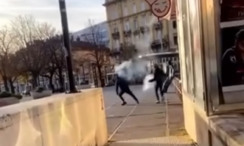 VIDEO Uhićeno pet huligana zbog incidenta na prosvjedu u Rijeci: Bacali baklje na goste kafića