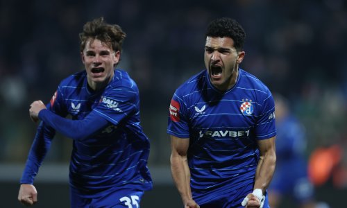 Bakrar i Soldo u ludoj utakmici odveli Dinamo na prvo mjesto. Pogledajte golove i isključenje Stojkovića