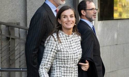 'Bakine cipele' nikada nisu bile veći hit: Ovaj udoban model najbolje se slaže sa suknjama