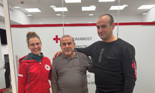 FOTO Otac nakon 40 godina potrage u Hrvatskoj pronašao sina! Pogledajte dirljiv susret