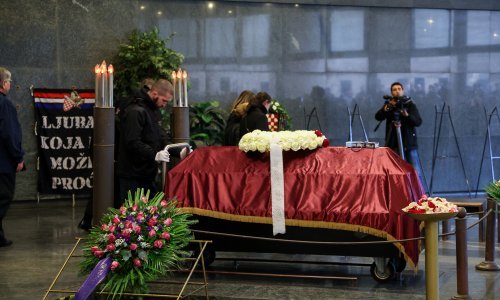 Sportaši i političari se oprostili od Sanjina Španovića: Posebno je dirljiv navijački transparent