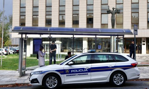 Izbodeni policajac u teškom stanju, zbog napada uhićen mladić: 'Nadamo se da će se kolega oporaviti'