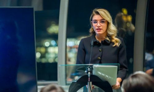 Chic s hrvatskim potpisom: Bivša ministrica privukla je poglede zbog ovih hlača