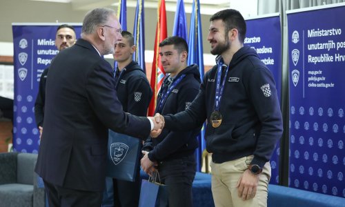 Božinović vrhunskim sportašima pripadnicima MUP-a: Vi ne glumite neustrašivnost