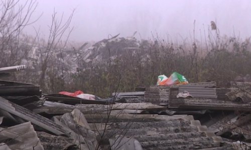 Ekološka bomba u Lončarevu: Uz kuće odloženo 50 tona azbesta