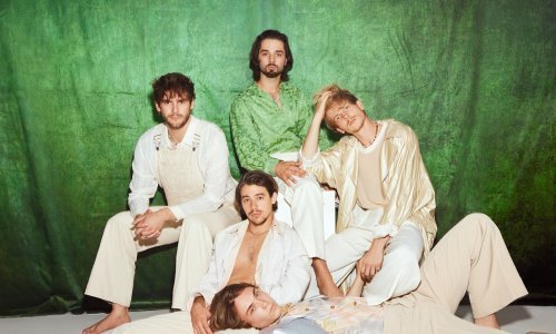 Joker Out u novom videospotu pozivaju u budućnost u kojoj se ljubav prenosi kablovima