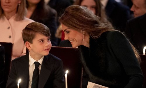 Pogled pun ljubavi: Ovo su najslađi trenutci princeze Kate i njezinih troje djece na božićnoj službi