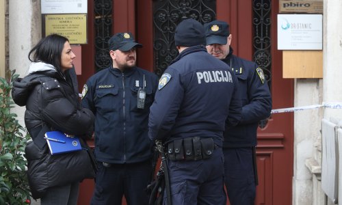 Užas u Rijeci: Žena umrla na stubištu, u stanu pronađen muškarac s ozljedama vrata