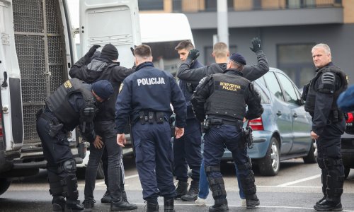 FOTO Policija zaustavila okršaj BBB-a i Torcide u Dubravi uoči derbija