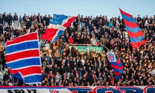 Torcida se na derbiju pohvalila navijačkim trofejom