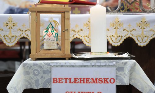 Betlehemsko svjetlo mira stiglo u Hrvatsku. Jandroković: 'Ono simbolizira vjeru, ljubav, nadu'