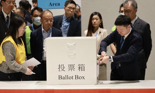 Očajna izlaznost na izbore u Hong Kongu, posljedice požara se još osjete